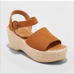 ❗️ONE DAY SALE❗️Universal thread Cognac Microsuede Espadrille wedge platform